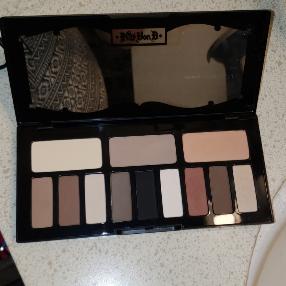 Shade  & Light Eye Palette